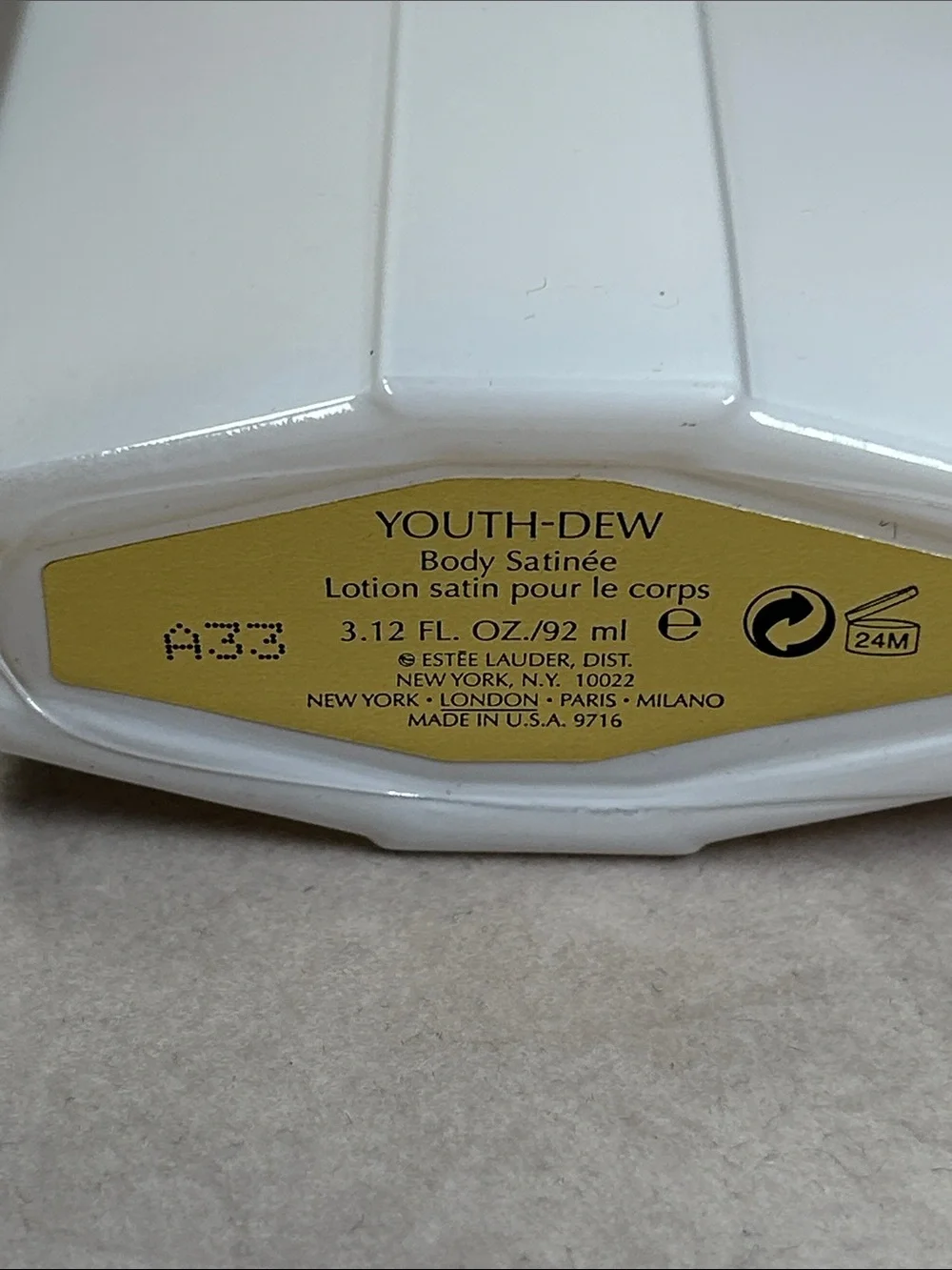 Estée Lauder Youth-Dew Body Satinée 3.12 fl oz - Picture 4 of 4